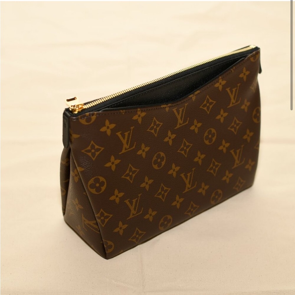 Louis Vuitton Noir Clutch
